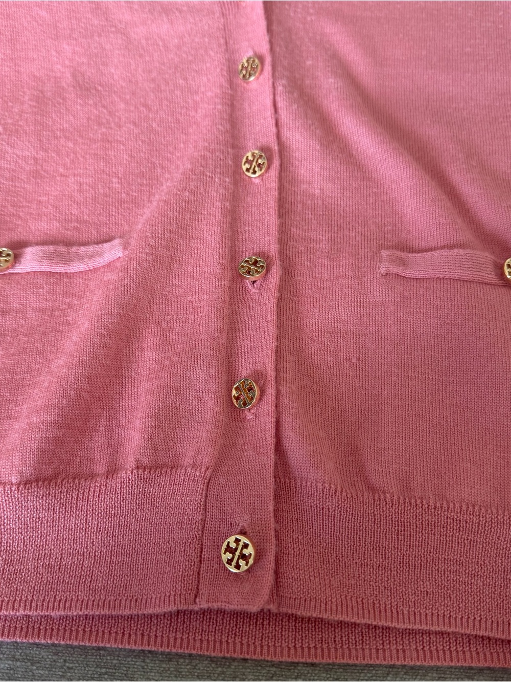 Tory Burch Pink 100% Merino Wool Cardigan Sweater V Neck Pullover Small - Picture 3 of 6